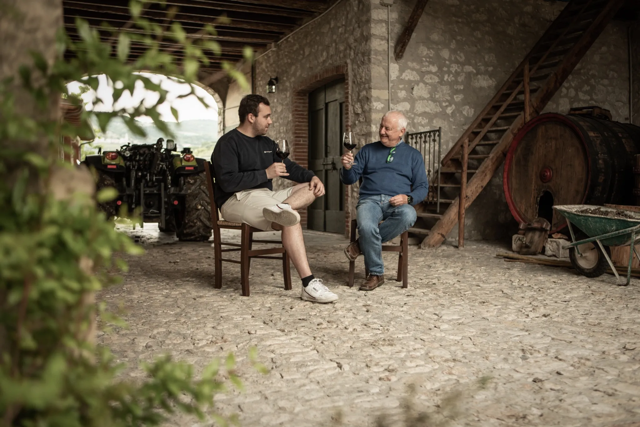 veneto-nepos-villae-grandfather-grandson-drinking-wine.webp